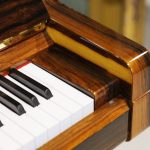 中古ピアノ YAMAHA （ヤマハ） CUSTOM 唯一無二の美しさと響きを持つオンリーワンモデル 腕木内側