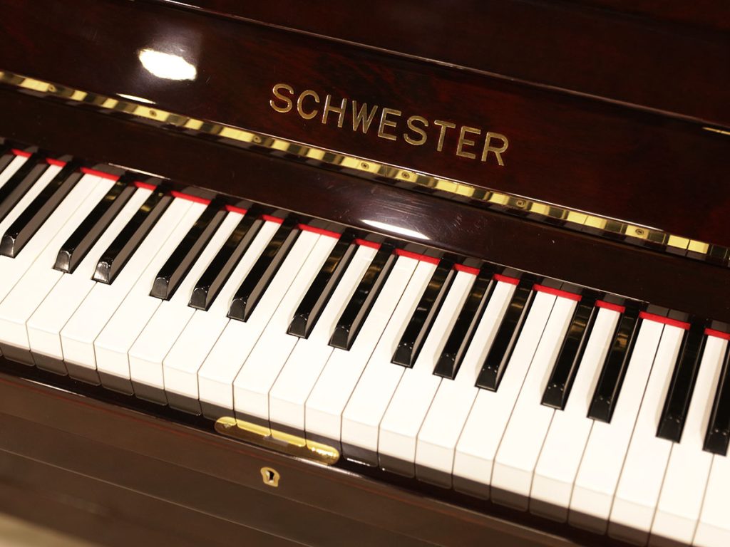 SCHWESTER ピアノ　メンテナンス中 SCHWESTER ピアノ メンテナンス中 鍵盤楽器