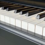 中古ピアノ KREUTZER（クロイツェル）KE605 CUSTOM 白鍵