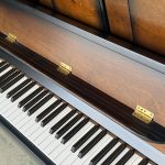 中古ピアノ KREUTZER（クロイツェル）KE605 CUSTOM 譜面台