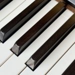 中古ピアノ KREUTZER（クロイツェル）KE605 CUSTOM 黒鍵