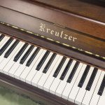 中古ピアノ KREUTZER （クロイツェル） KE703　鍵盤